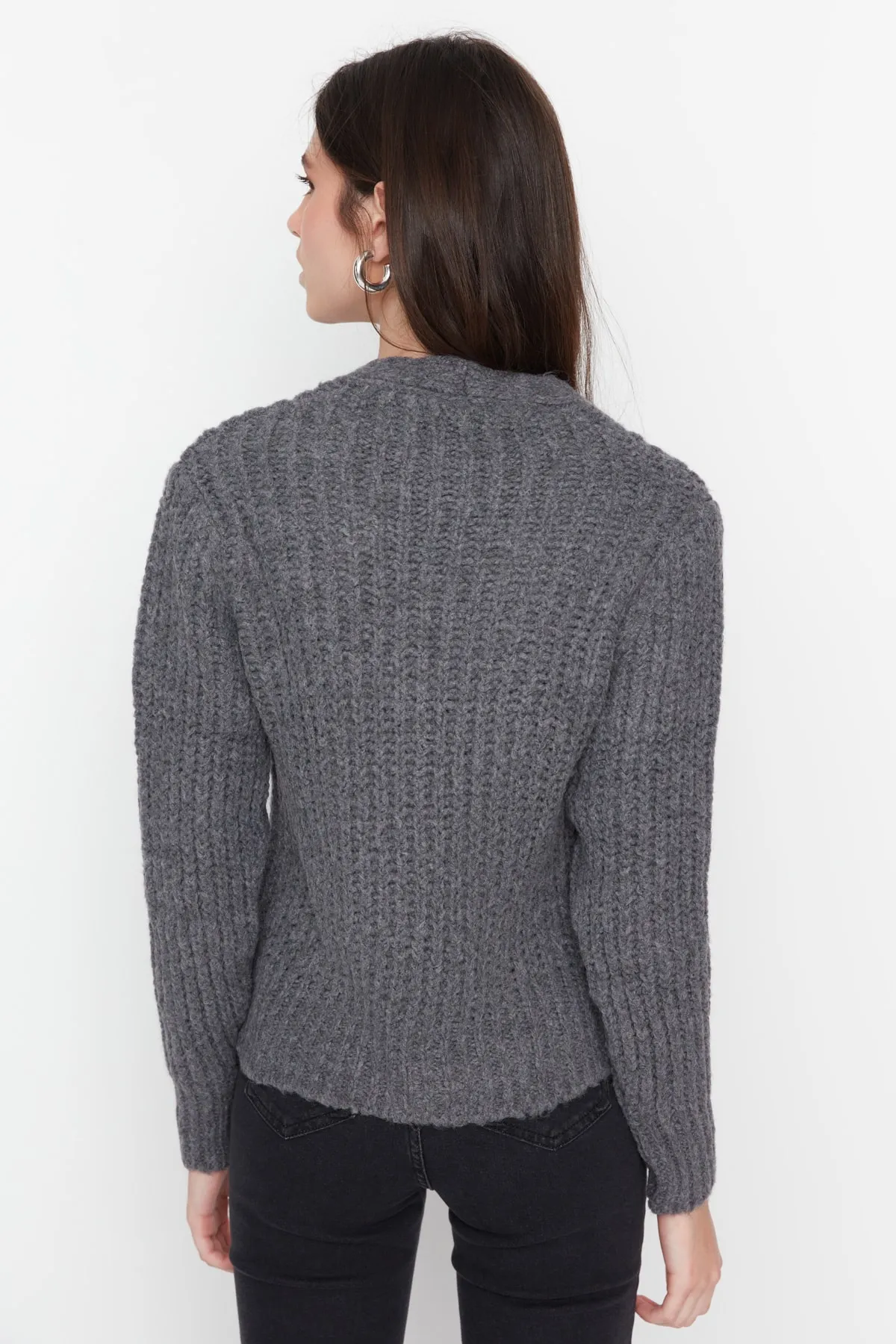 Trendyol Collection  Anthrazitfarbener Basic-Cardigan aus weicher Strickstruktur TWOAW20HI0214