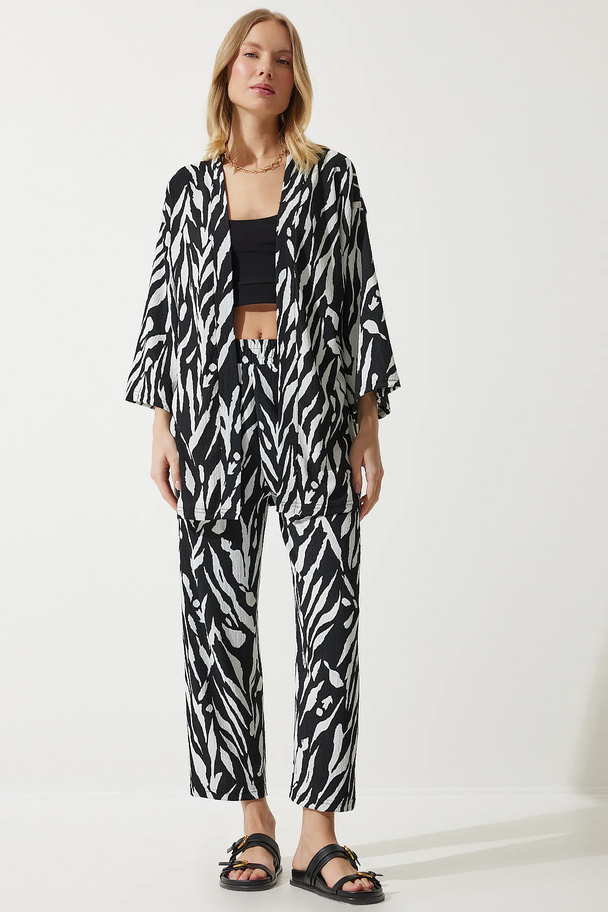 Happiness İstanbul  Schwarz gemustertes Kimono-Hosen-Strickset für Damen BY00054
