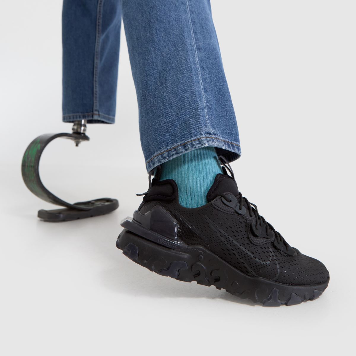Črni športni copati Nike React Vision