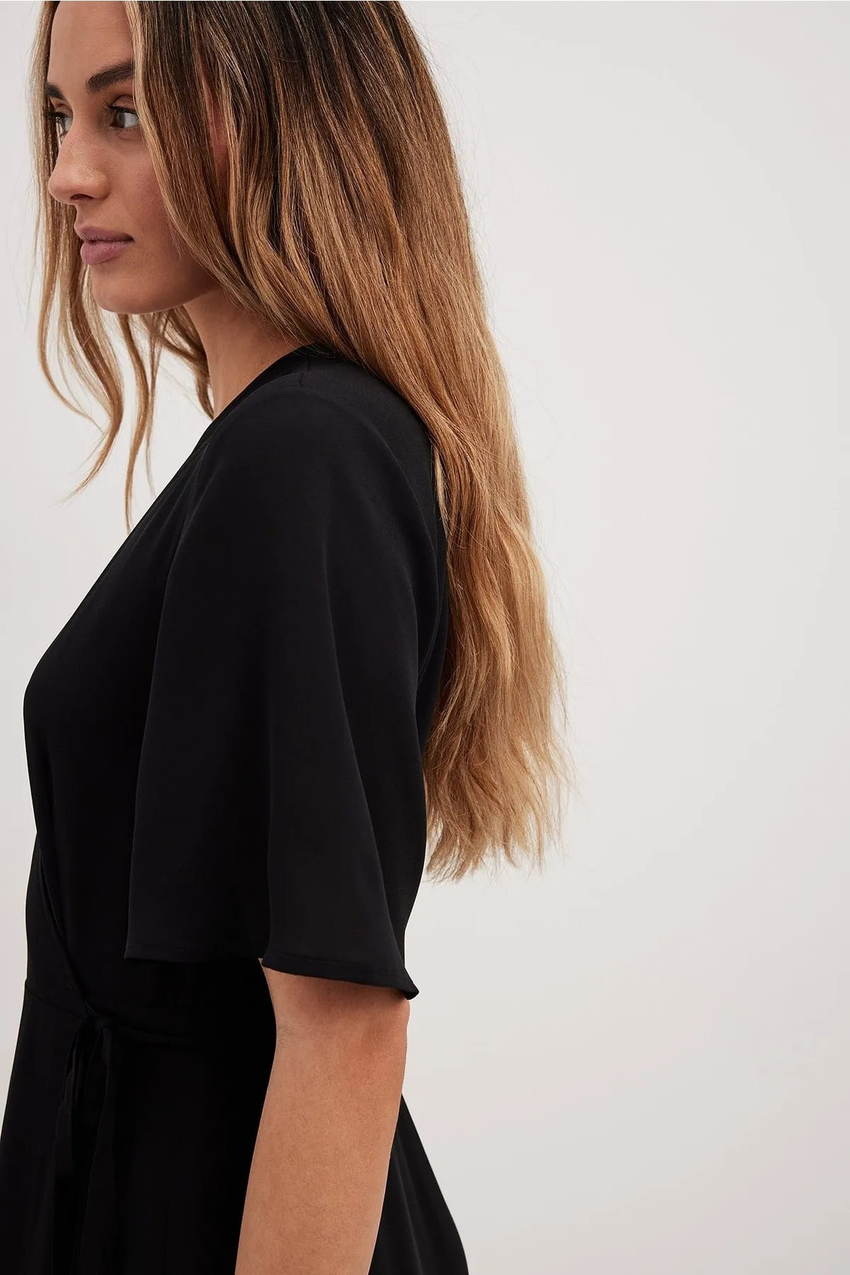 NA-KD  Zweilagiges Chiffon-Midikleid