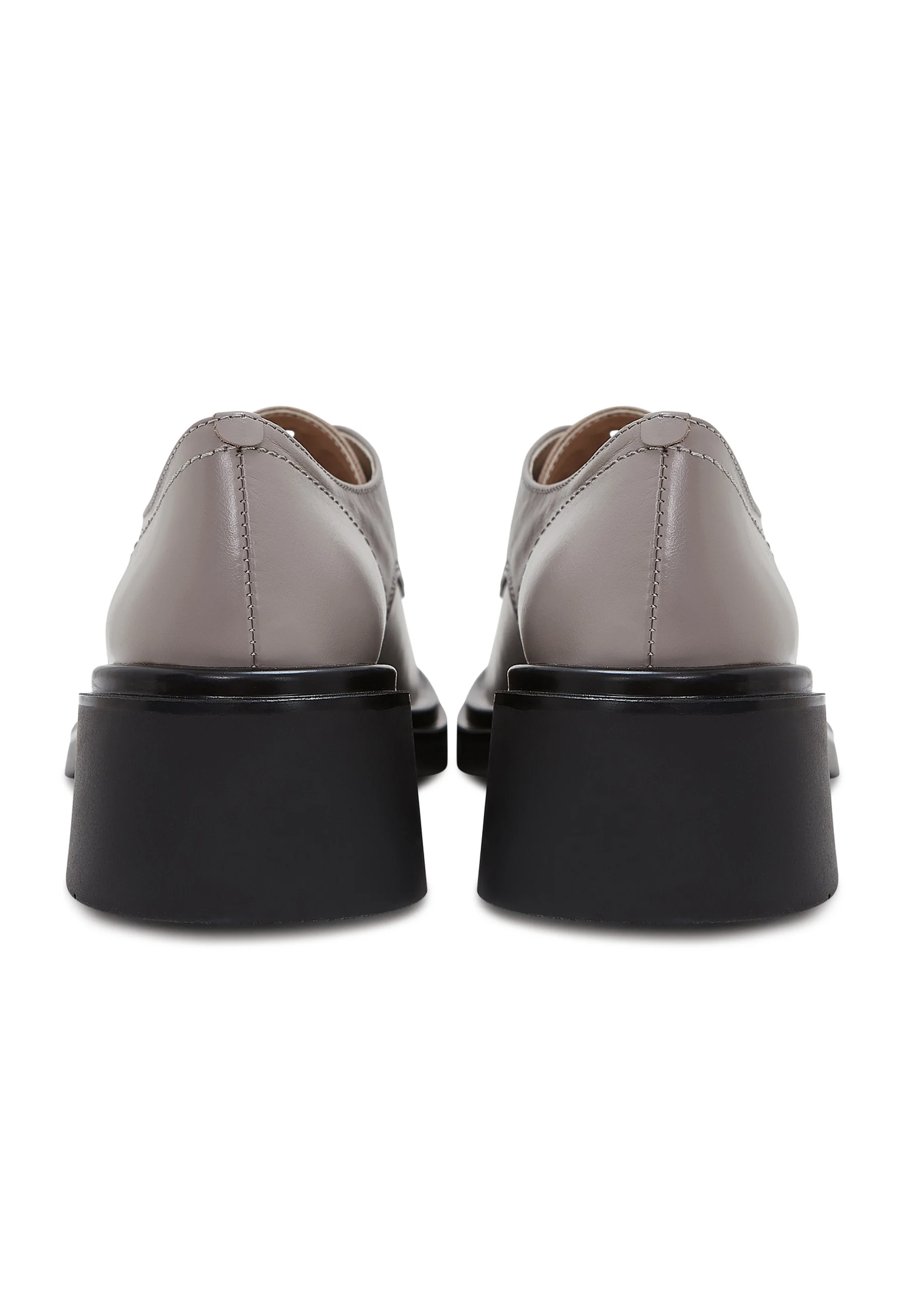 Zapatos con cordones de Cesare Gaspari