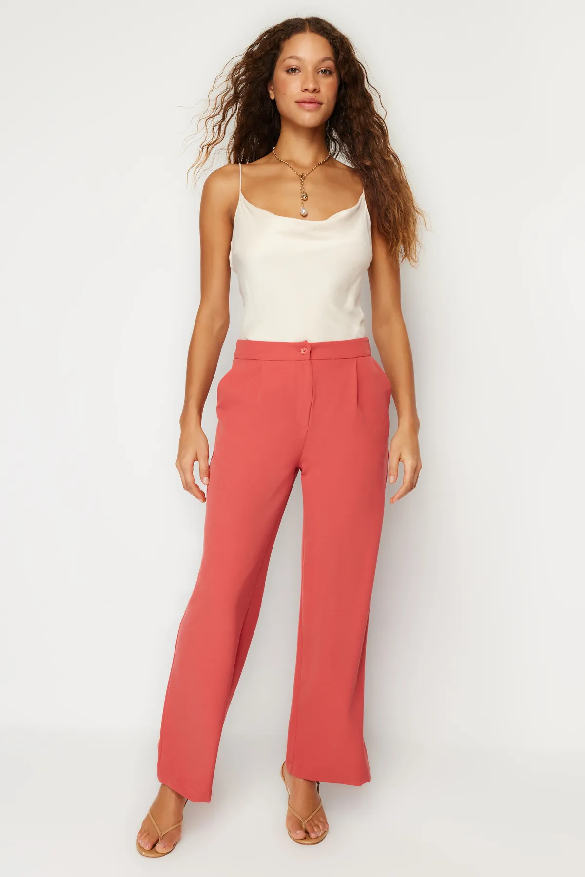 Trendyol Collection  Hellrote Hose mit weitem Bein/weitem Bein aus Webstoff TWOAW22PL0139