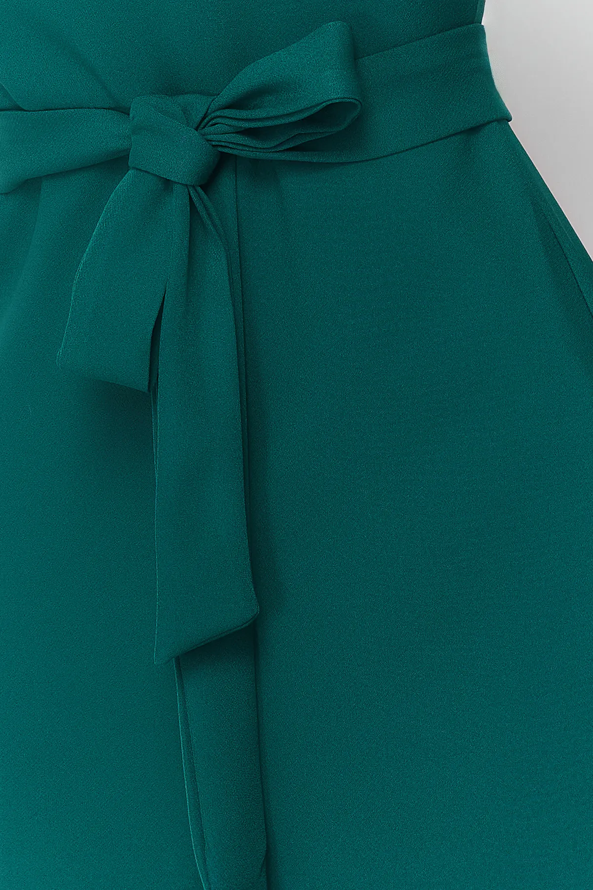 Trendyol Collection  Smaragdgrünes gewebtes Midikleid mit Gürtel TWOSS24EL00512