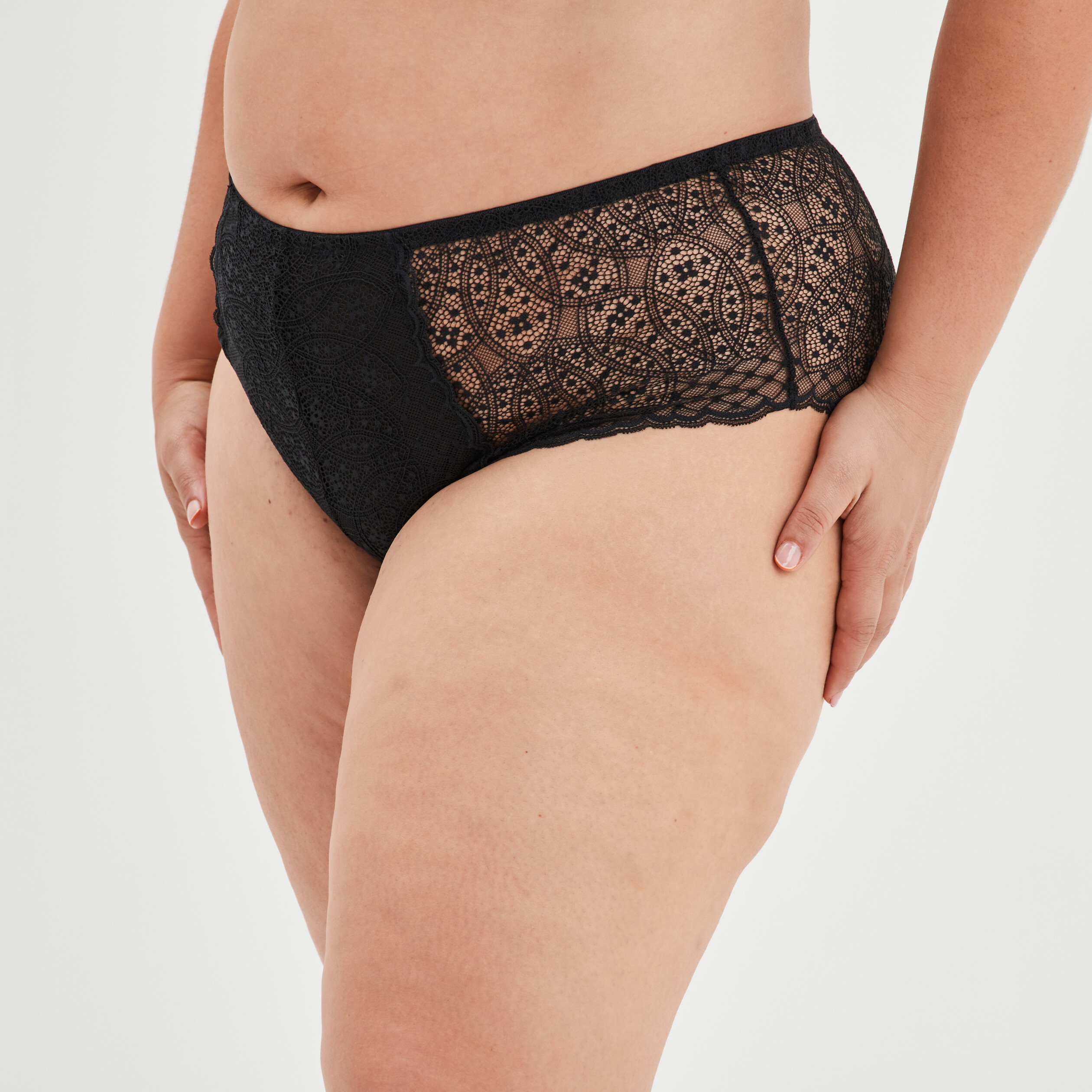 Shorty en dentelle Izzie noir femme grande taille | La Halle