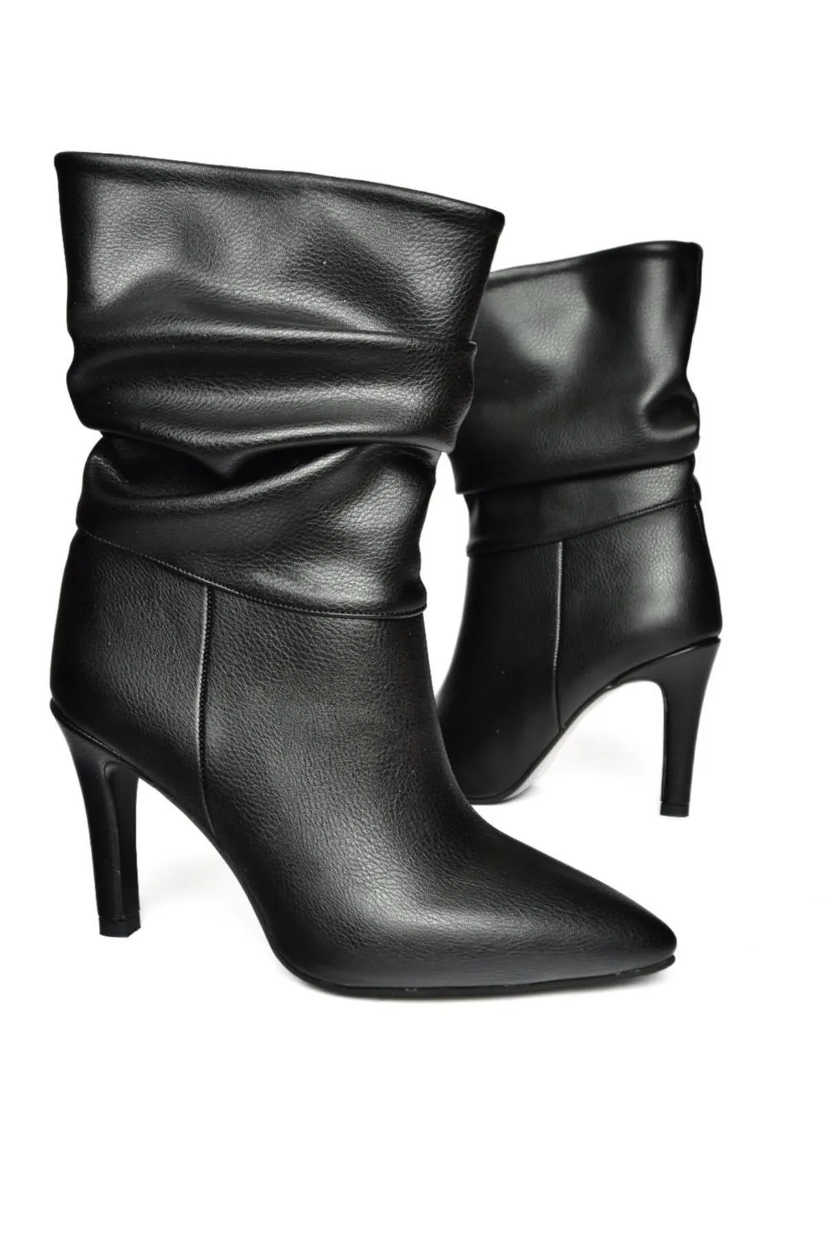 Fox Shoes  R404020309 Schwarze, geraffte Damenstiefel mit dünnem Absatz