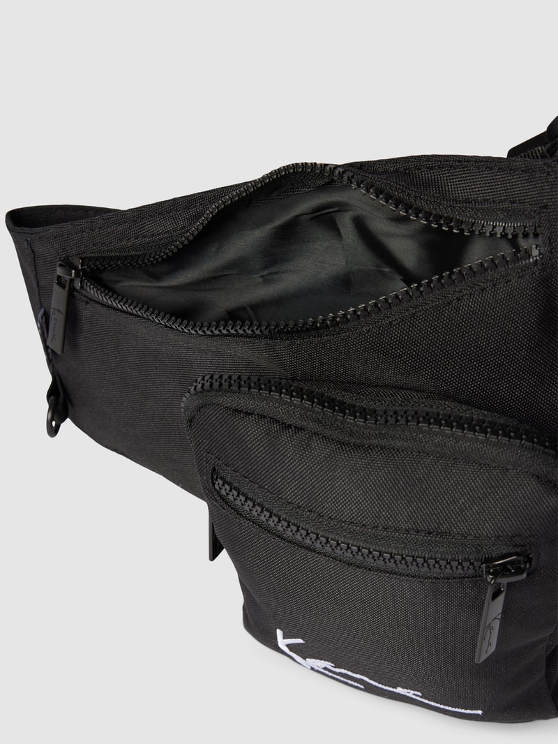 Crossbody Bag mit Label-Print in schwarz