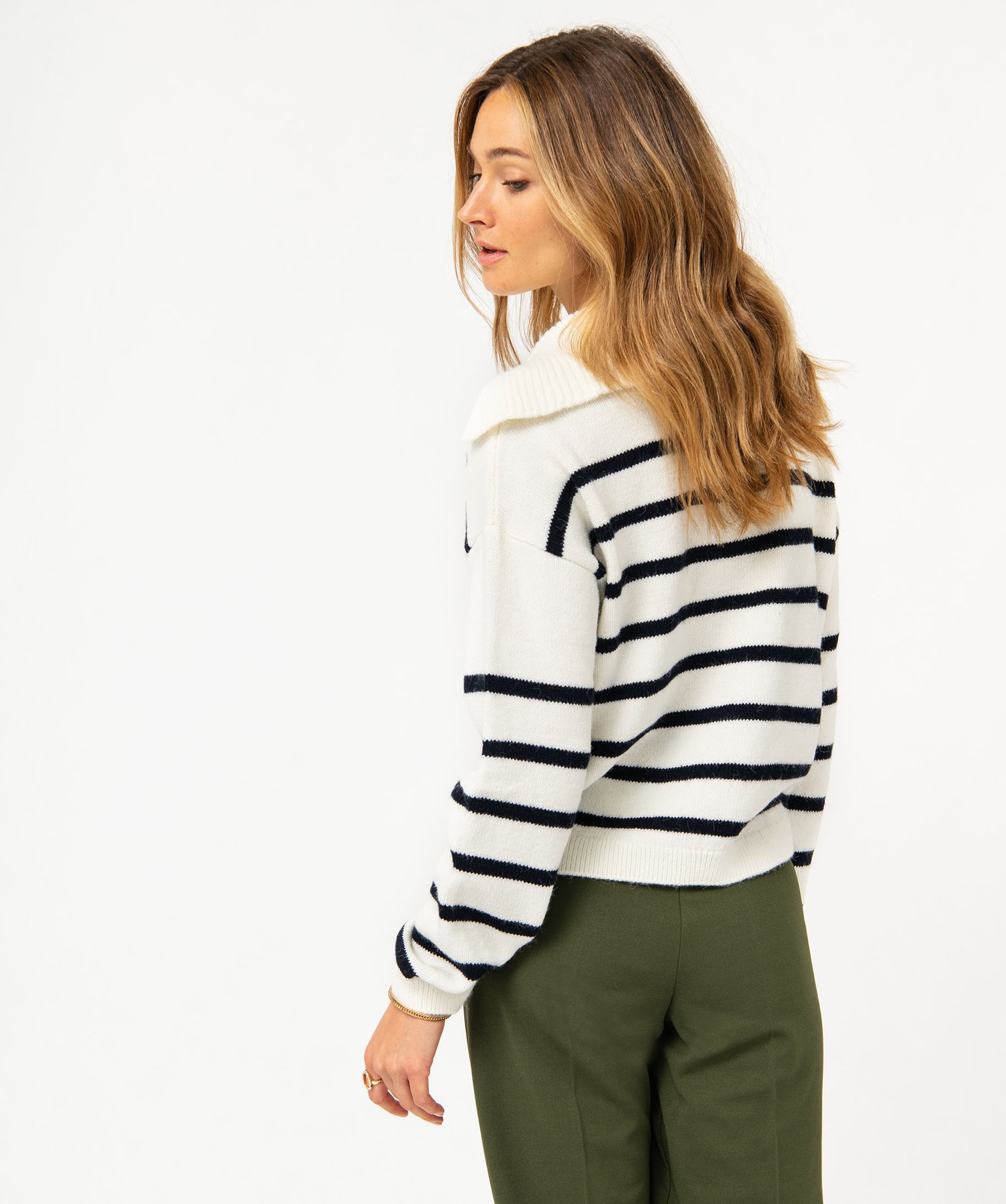 Pull à rayures coupe courte avec grand col femme raye | GEMO