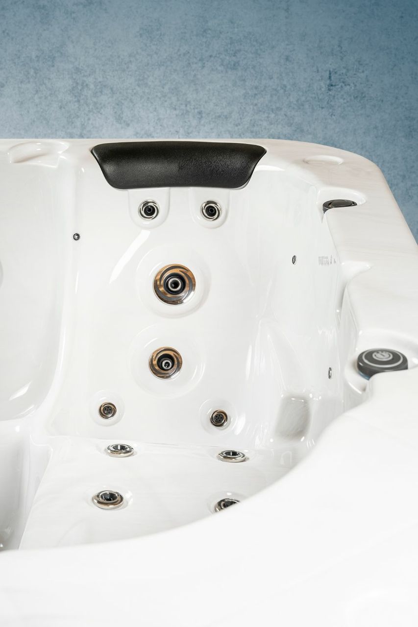 PureHaven American Outdoor-Whirlpool 210x160 cm für 3 Personen mit 33 Massagedüsen Heizung LEDs Thermoabdeckung Farbe Sterling Silber/Grau