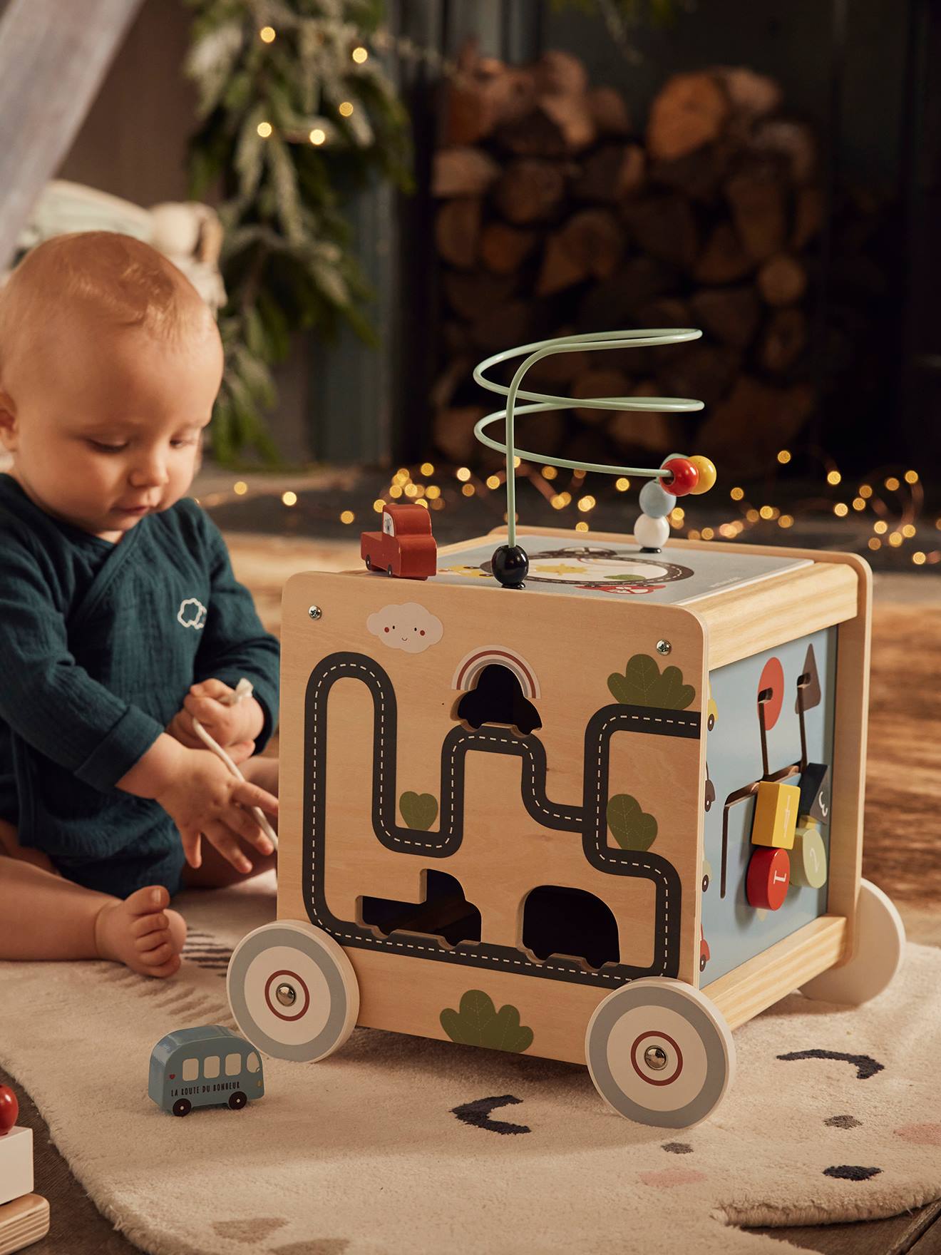 Cube d'activités à tirer EN VOITURE SIMON en bois FSC® multicolore