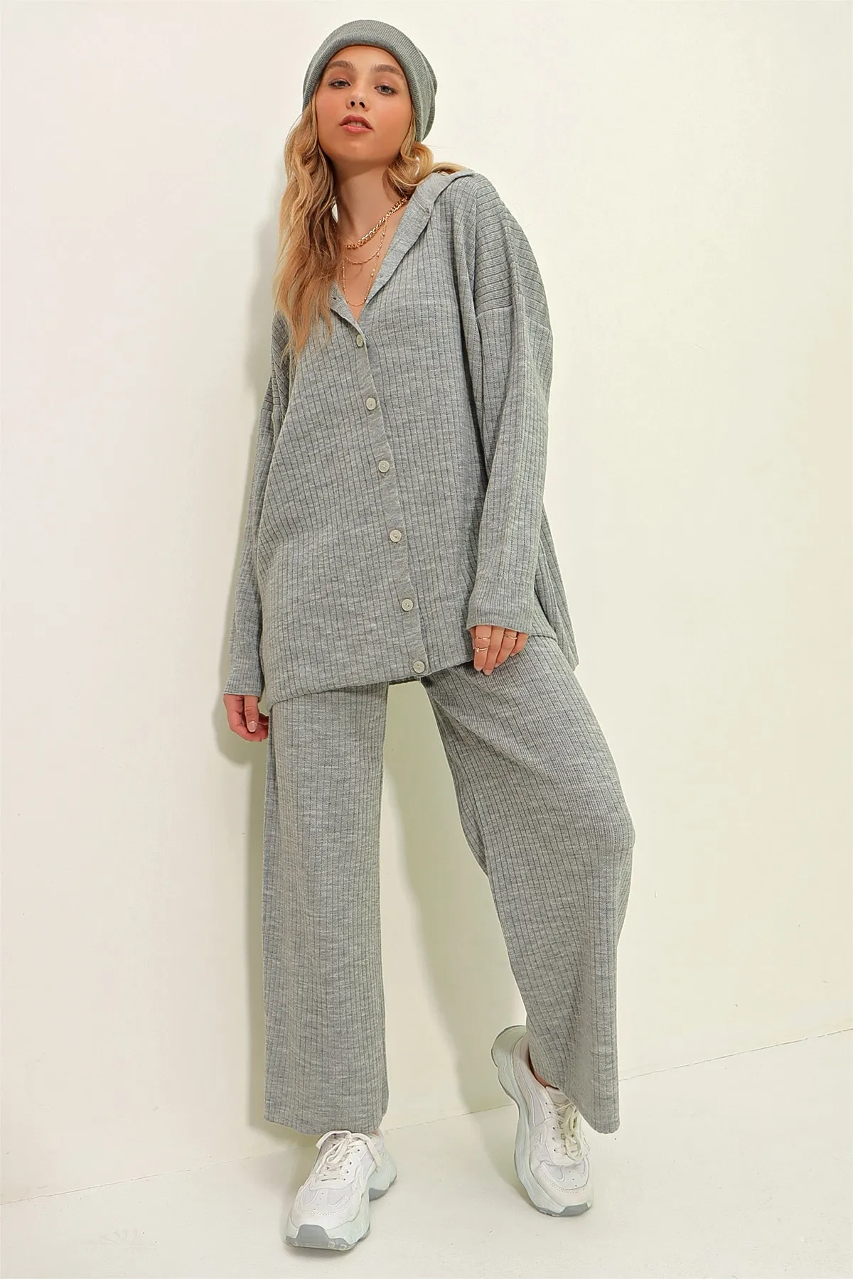 Trend Alaçatı Stili  Graues Strickset mit Knöpfen für Damen, selbststrukturiert ALC-X9364