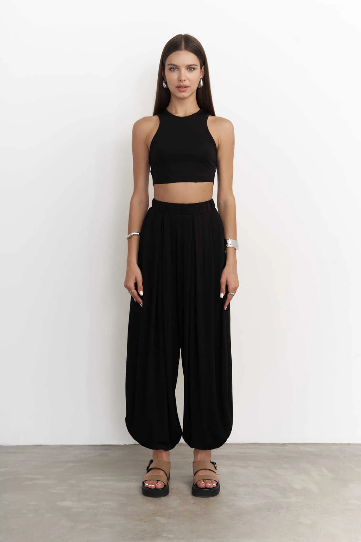 MAİ COLLECTİON  Casey – Schwarzes Crop-Hosen-Set