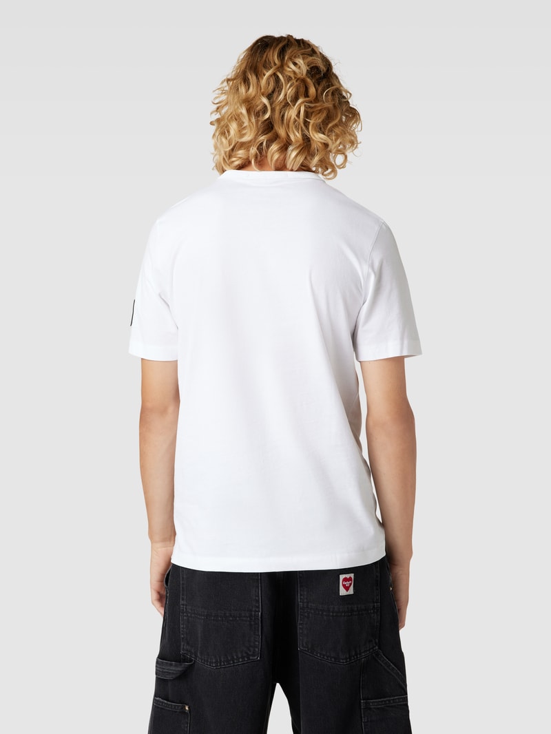T-Shirt mit Label-Patch in weiss