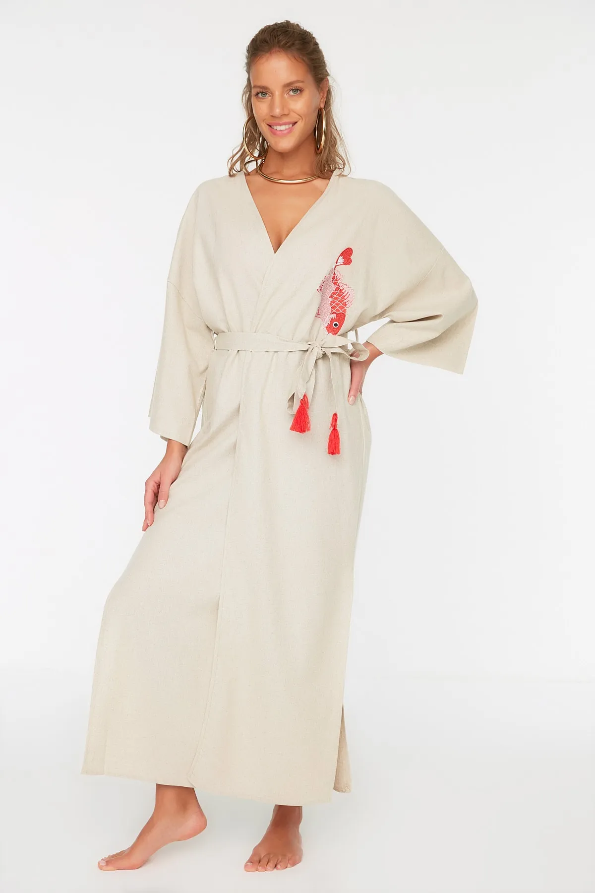Trendyol Collection  Korallenroter Maxi-Kimono und Kaftan aus gewebter, bestickter Leinenmischung mit Gürtel, 100 % Baumwolle, TBESS20KM0051