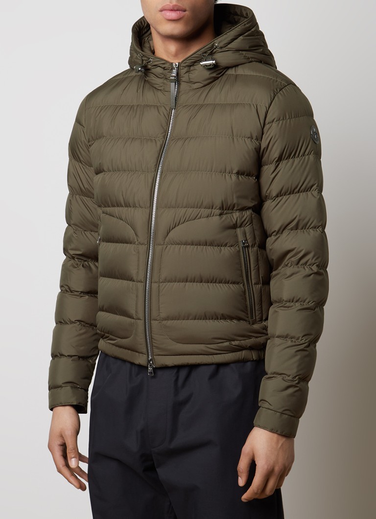 Jachetă matlasată Moncler Sestriere cu glugă, umplută cu puf de gâscă.
