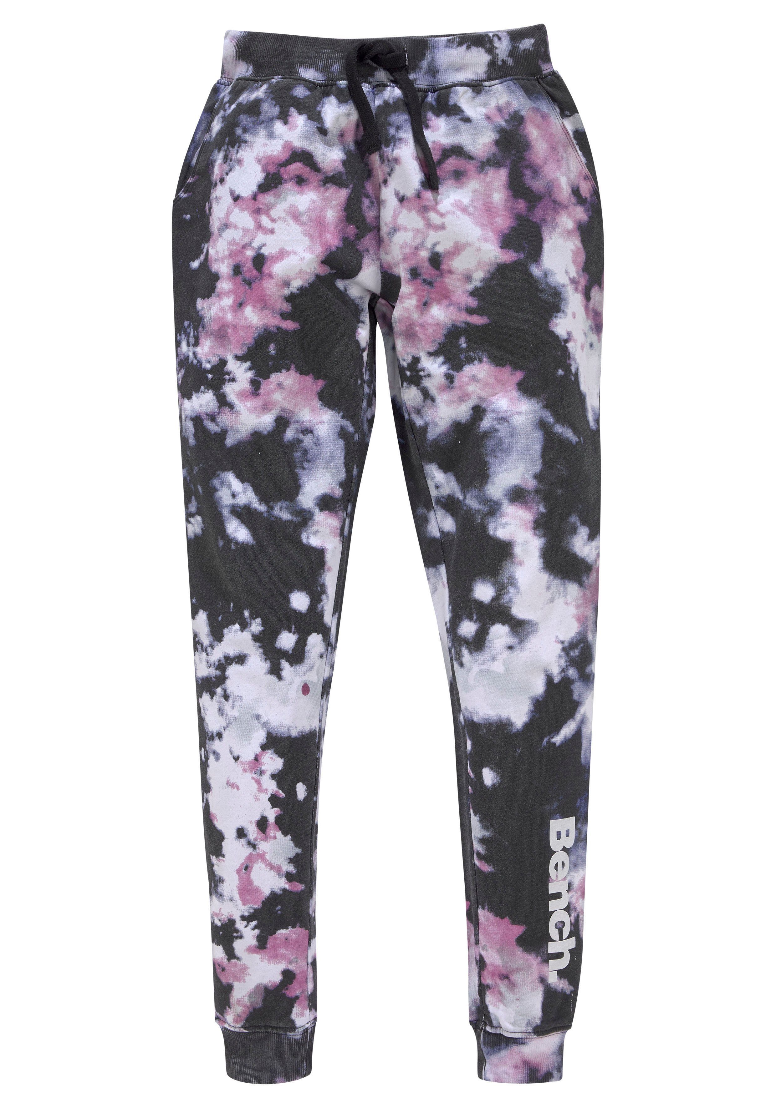 Bench. Sweathose cooles Batikmuster