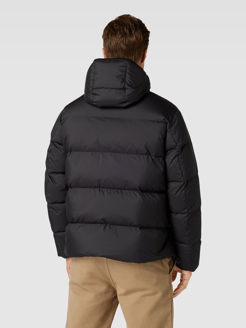 Daunenjacke in Stepp-Optik mit Label-Detail in schwarz