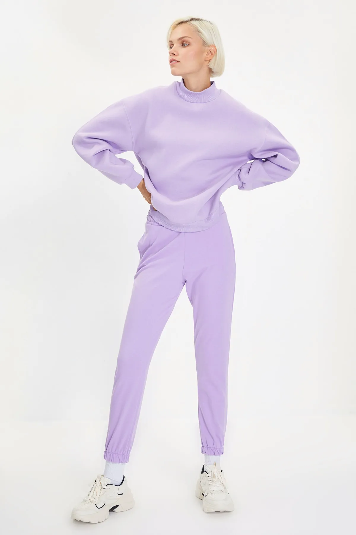 Trendyol Collection  Lila, dickes Fleece-Sweatshirt mit Stehkragen und entspannter/bequemer Passform, TWOAW20SW0584