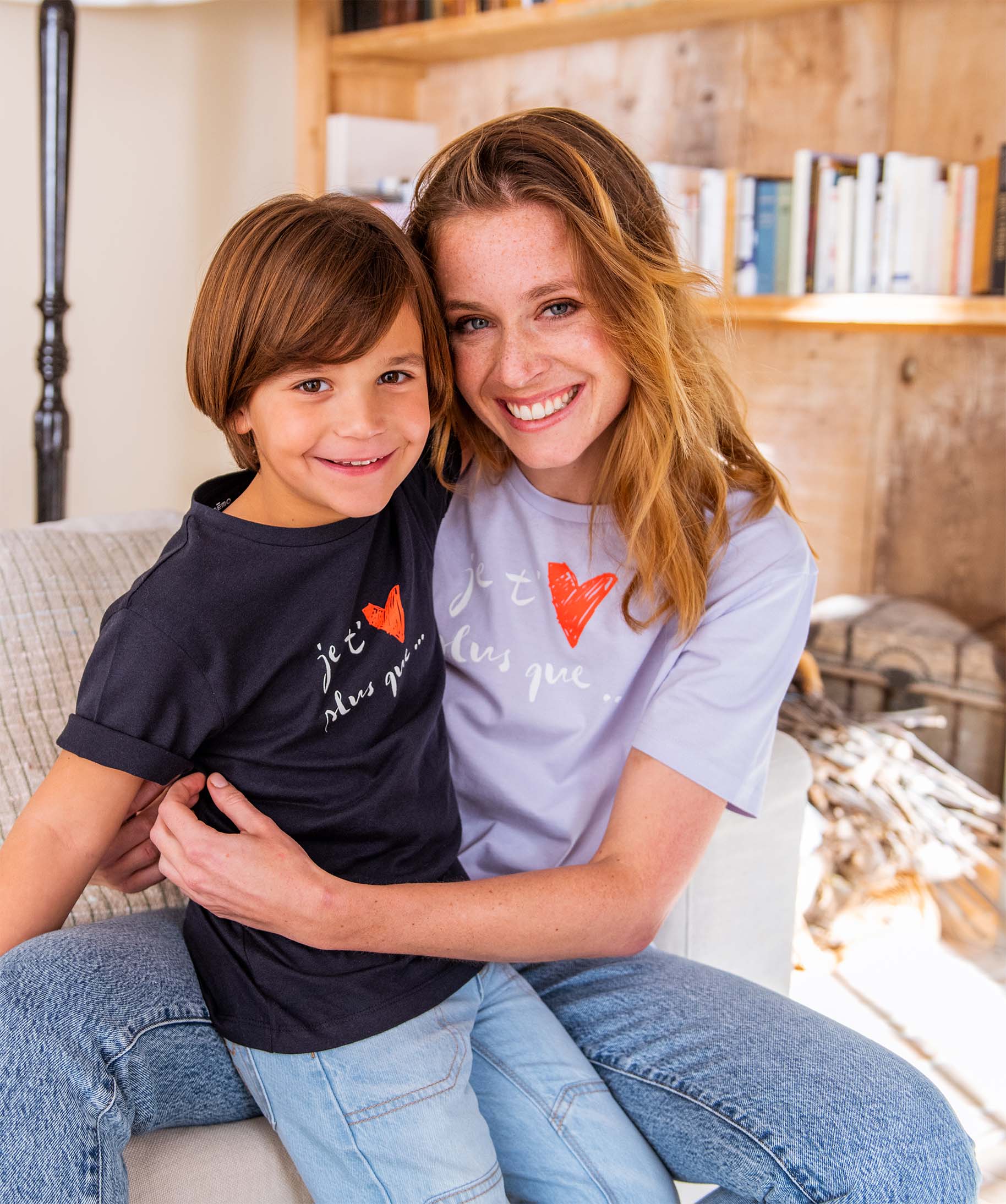 Tee-shirt femme à manches courtes avec message et coeur violet clair | GEMO