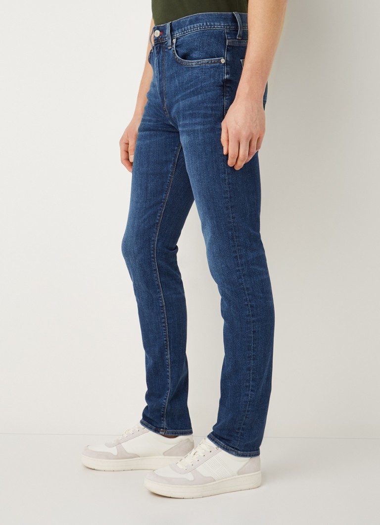 Obcisłe jeansy Tommy Hilfiger Bleecker, w ciemnym odcieniu.