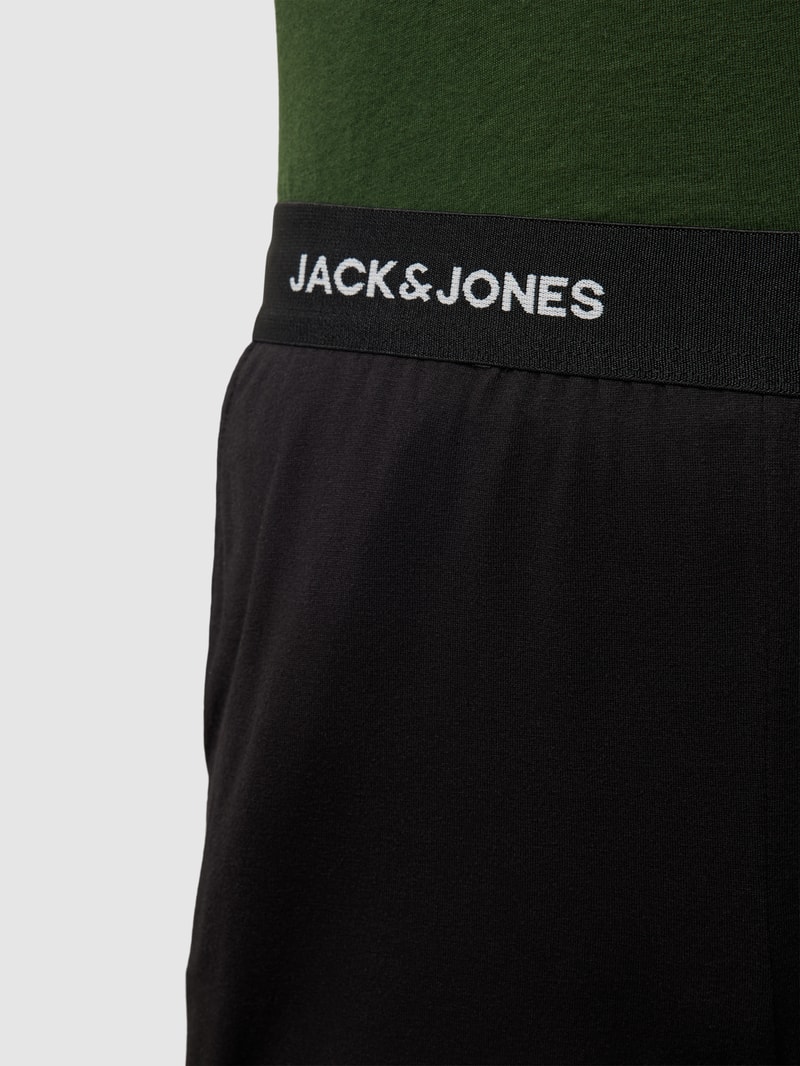Pyjama mit Label-Detail Modell 'BASIC' in grün