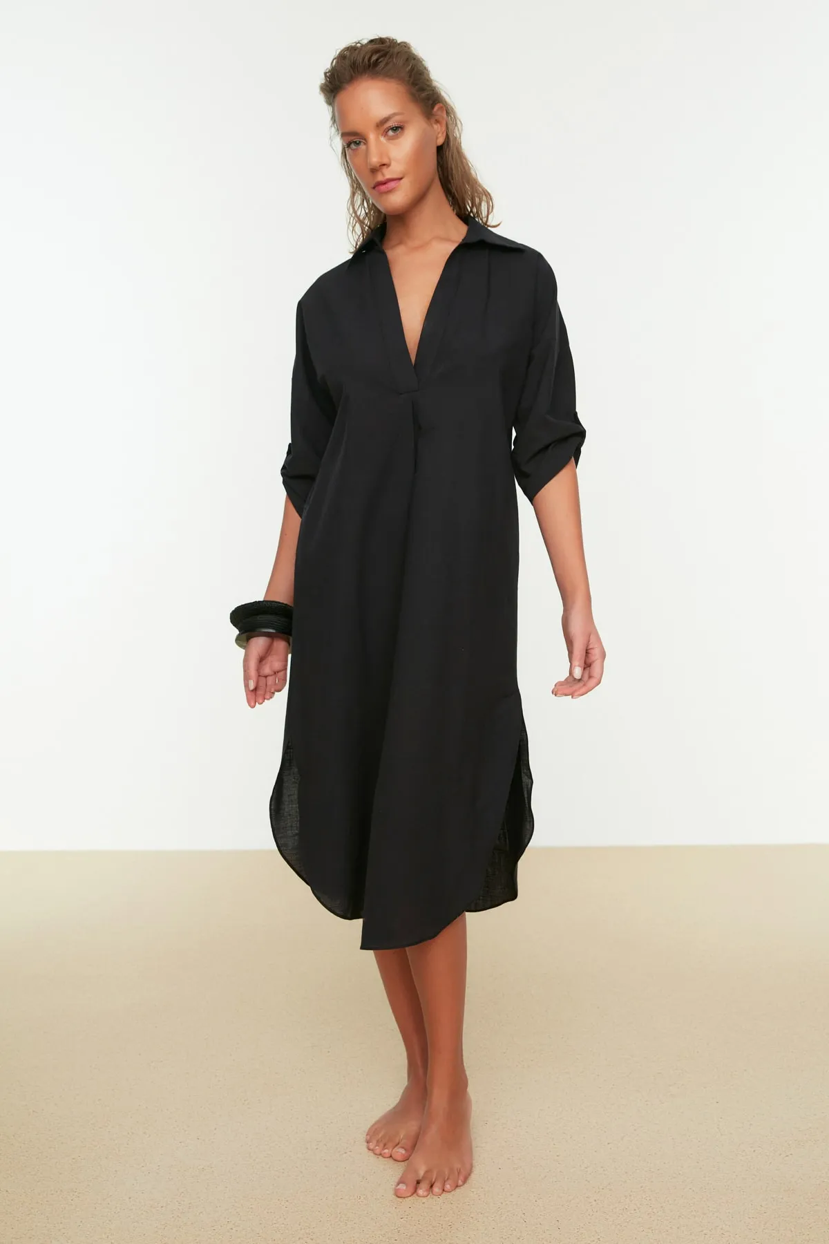 Trendyol Collection  Schwarzes Midi-Strandkleid mit gewebtem Schlitz TBESS21EL3847