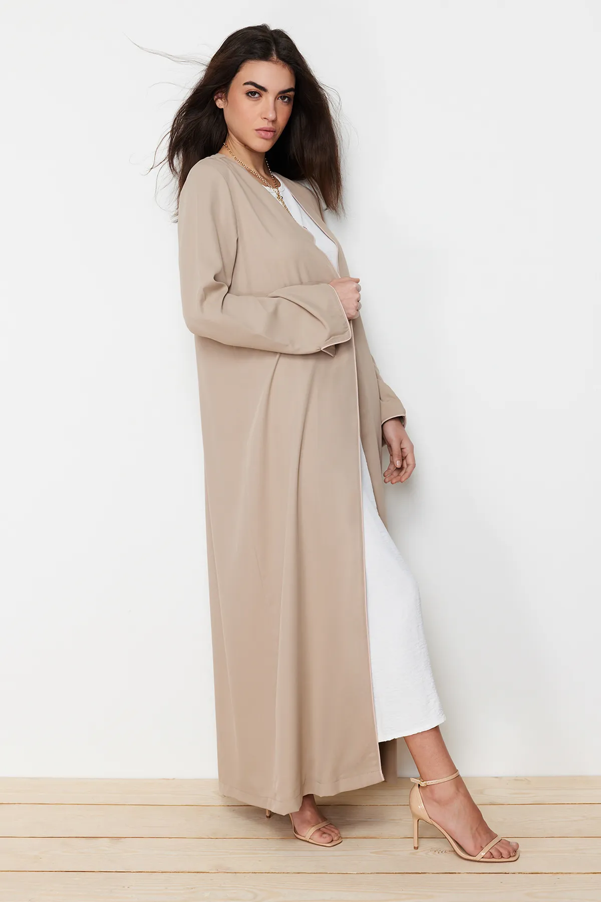 Trendyol Modest  Lange gewebte Aerobin-Kappe mit Steinpaspelierung & Ferace & Abaya TCTSS24KF00012
