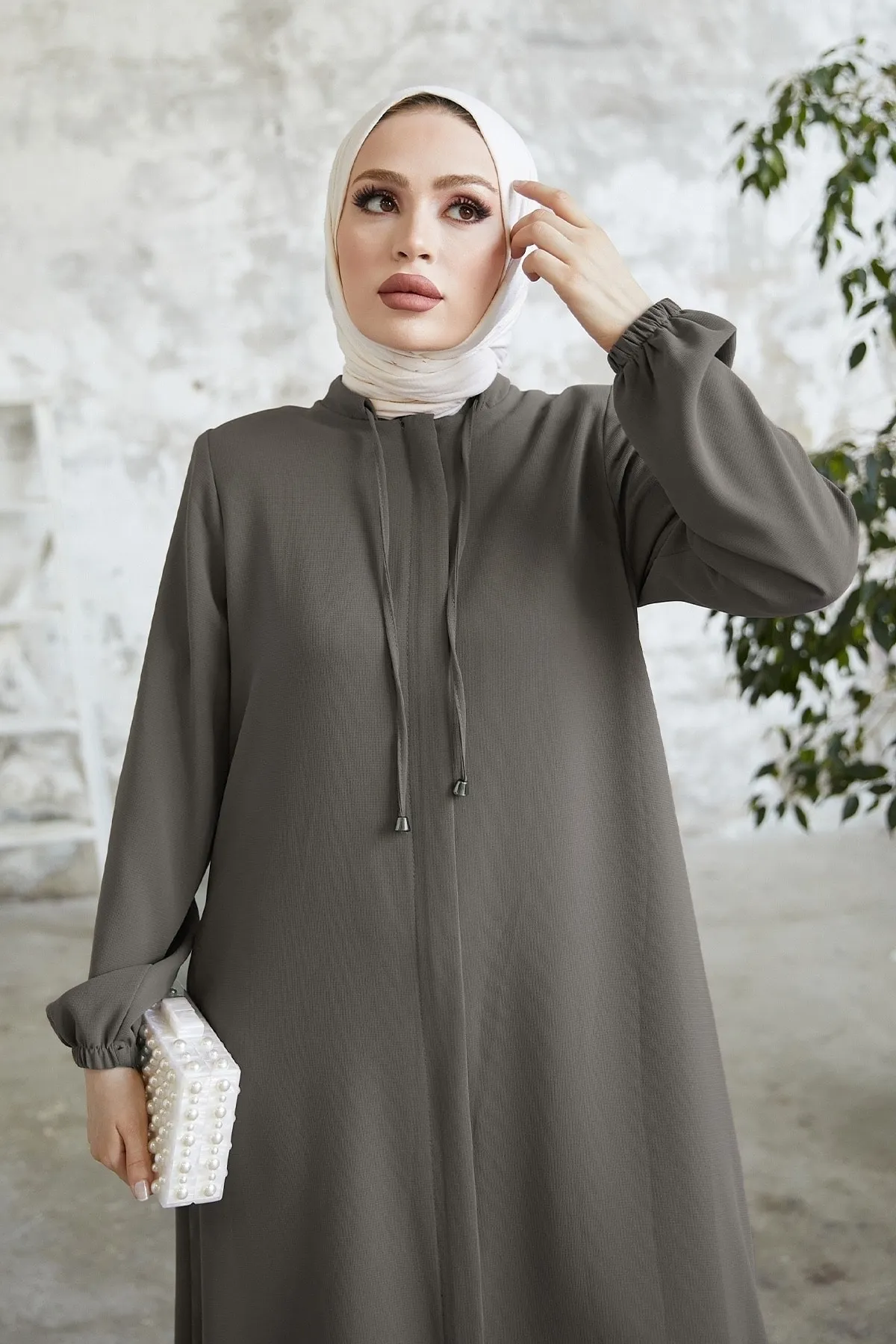 InStyle  Abaya mit Spitzenkragen und versteckter Knopfleiste – Grau