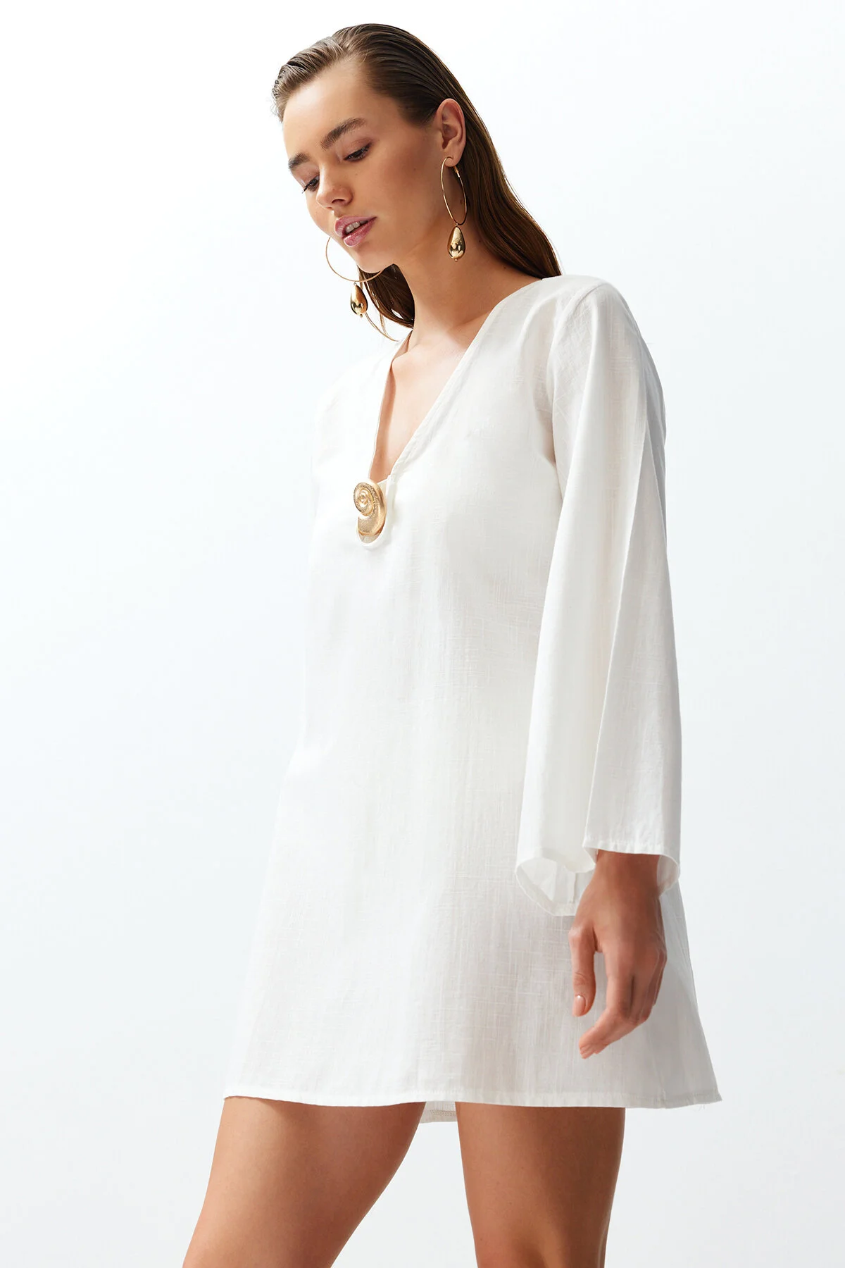Trendyol Collection  Weißes Mini-Strandkleid aus 100 % Baumwolle mit gewebten Accessoires TBESS24EL00020