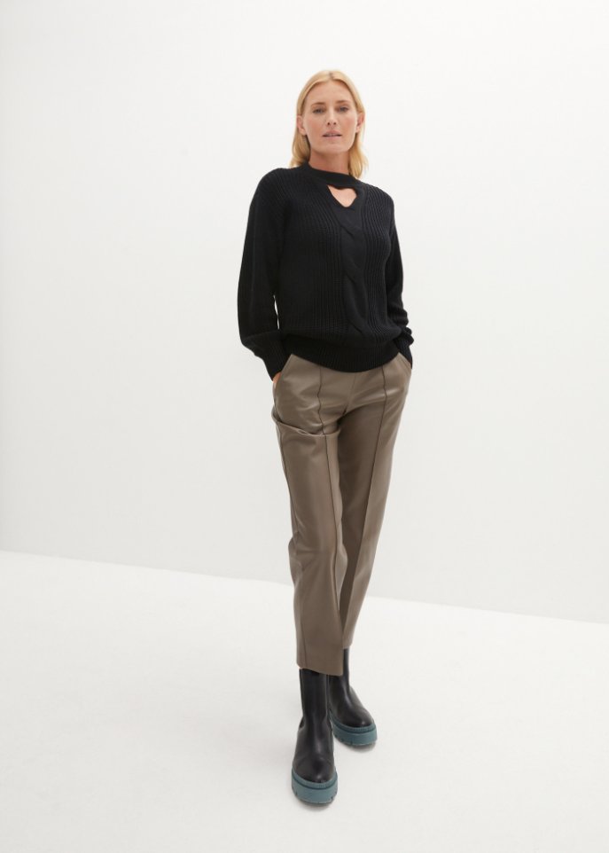 Pullover mit Cut-Out