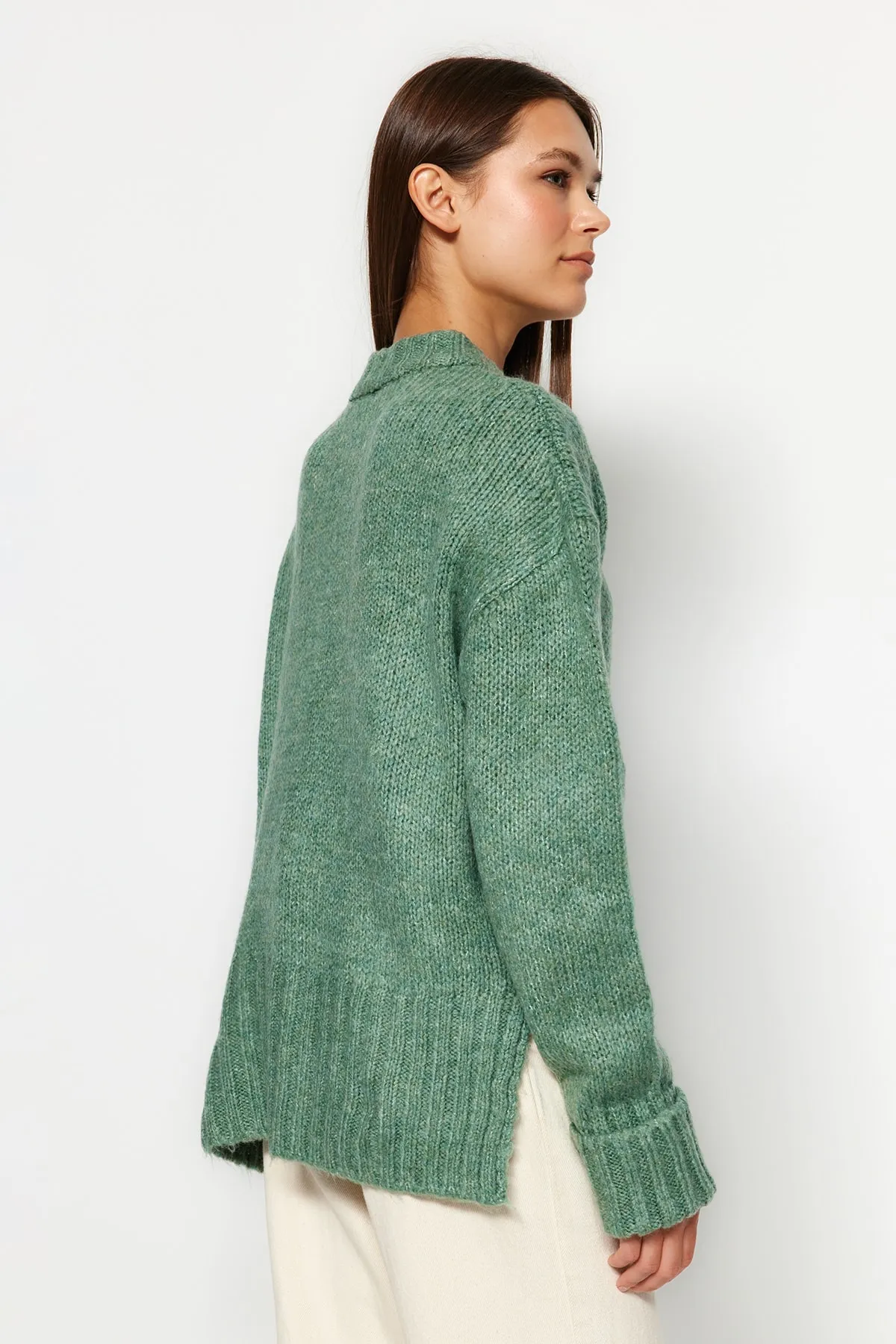 Trendyol Collection  Mintgrüner, weicher, strukturierter, dicker Strickpullover mit Rundhalsausschnitt TWOAW24KZ00281