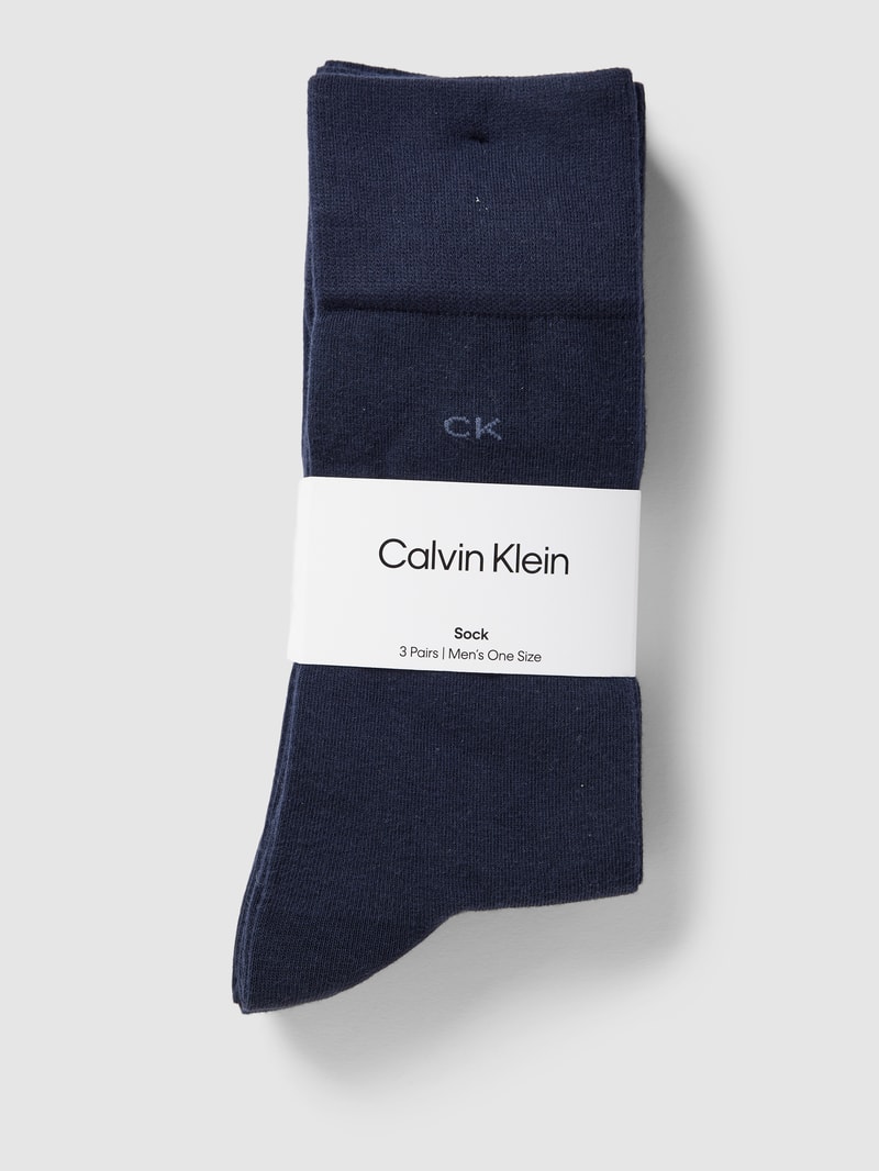 Socken in unifarbenem Design mit Label-Detail in marineblau