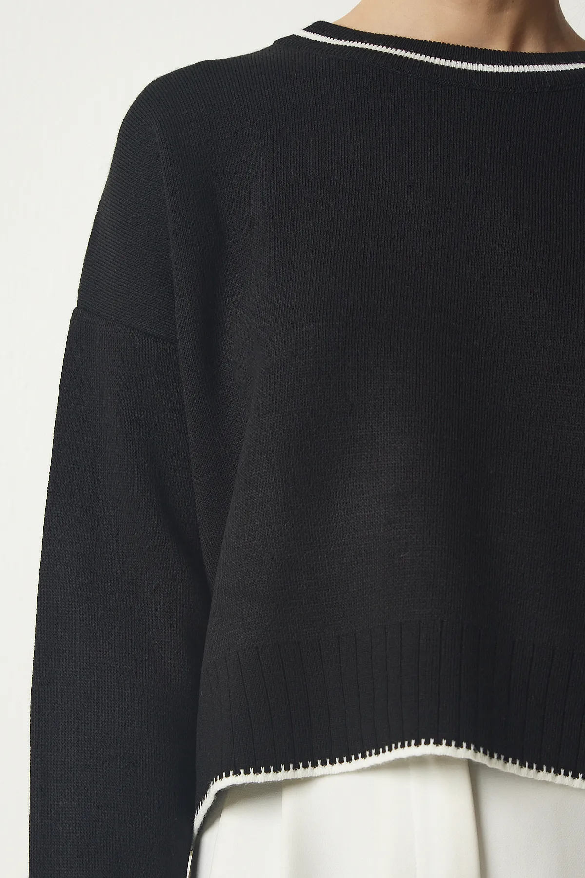 Happiness İstanbul  Schwarzer Basic-Strickpullover für Damen PF00010