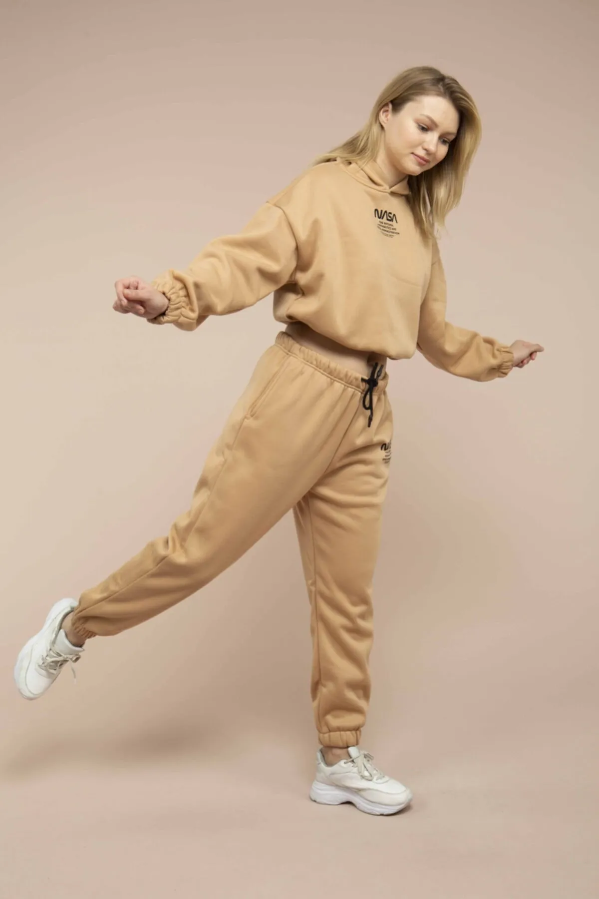 La Mela  Kamelfarbener NASA-Fleece-Trainingsanzug für Damen
