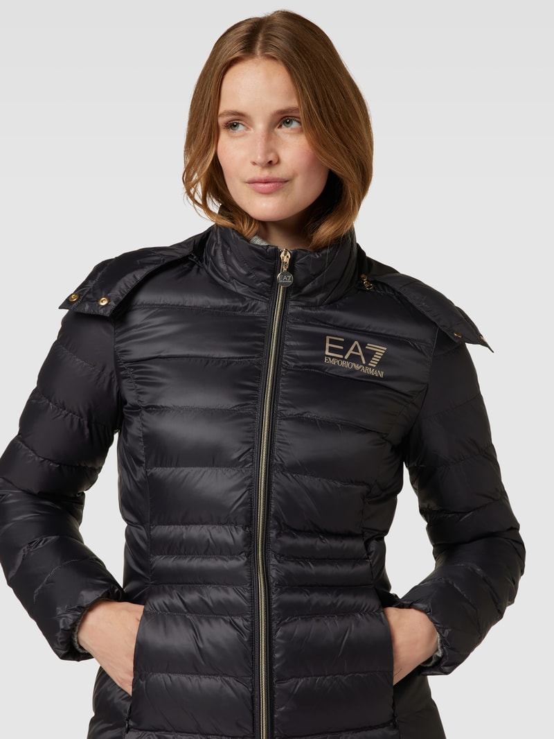 Steppjacke mit Logo-Print in schwarz