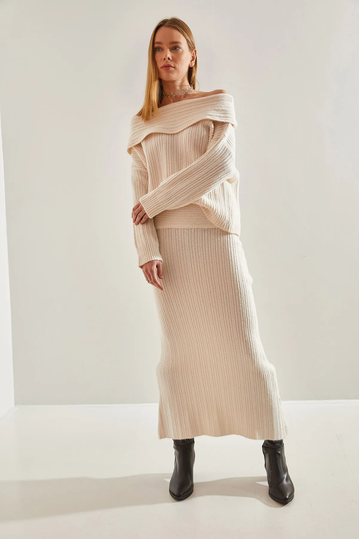 Bianco Lucci  Strickober- und -unterteil-Set mit Madonna-Kragen für Damen