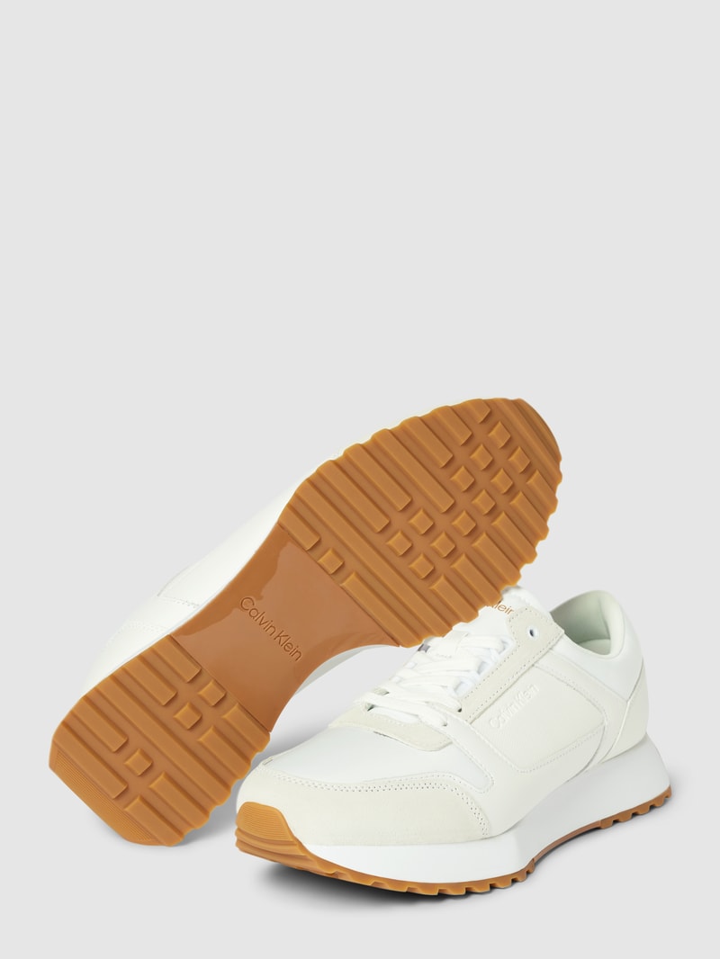 Sneaker mit Label-Detail Modell 'LOW TOP LACE UP' in weiß