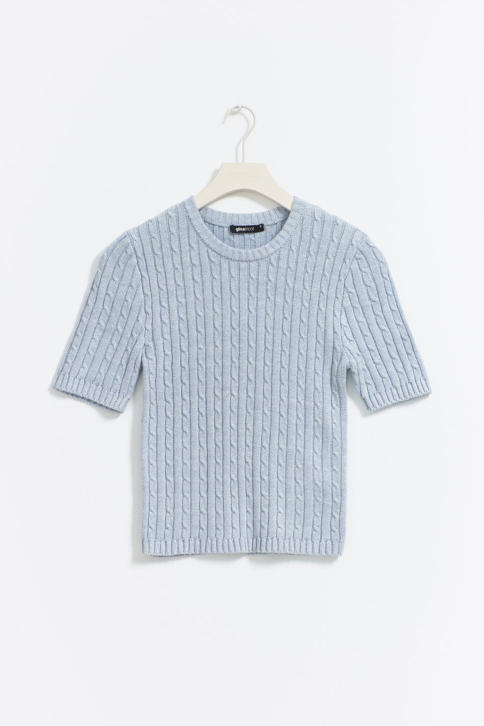 Knitted cable top