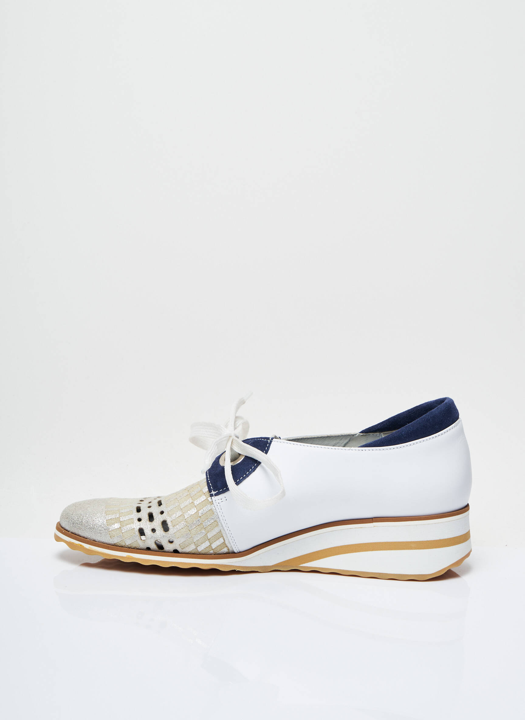 Un Tour En Ville Derby Femme couleur blanc