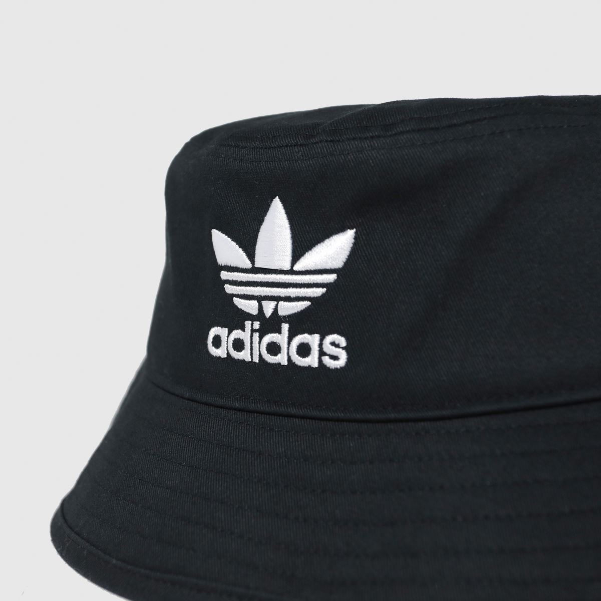 adidas fekete-fehér eredeti bucket sapka