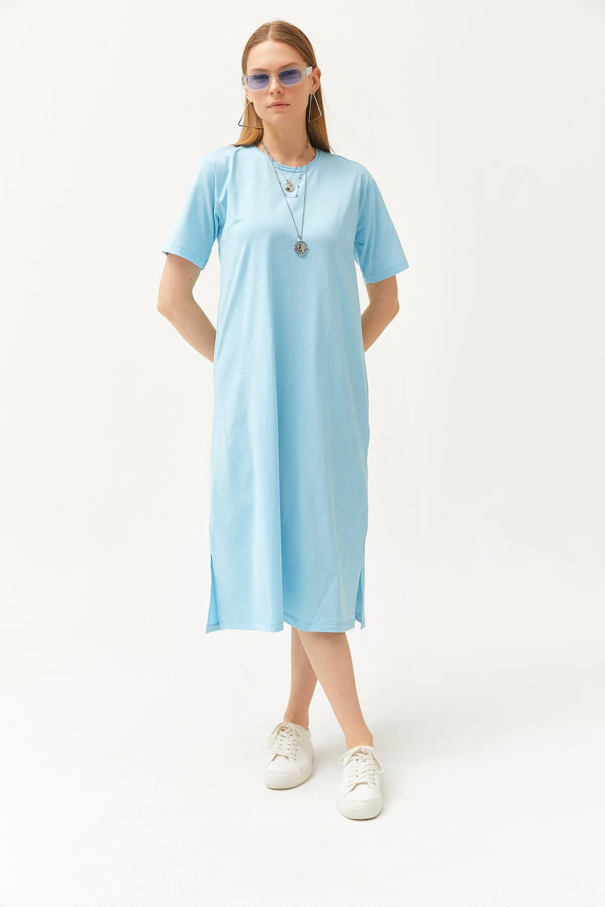 Olalook  Babyblaues Oversize-Baumwollkleid mit Seitenschlitzen für Damen ELB-19001880