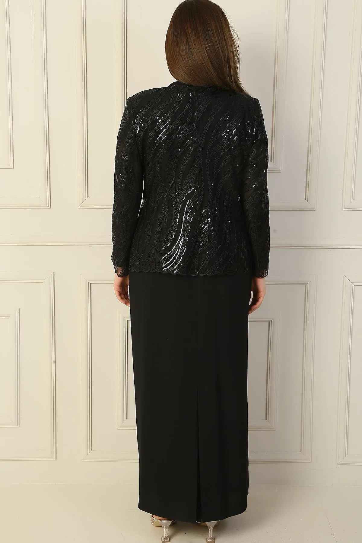 By Saygı  Langes Kleid mit Halbmondärmeln, mit Perlen und Pailletten bestickt, Jacke aus Tüll, gefüttert, 2-teiliges Set in Übergröße