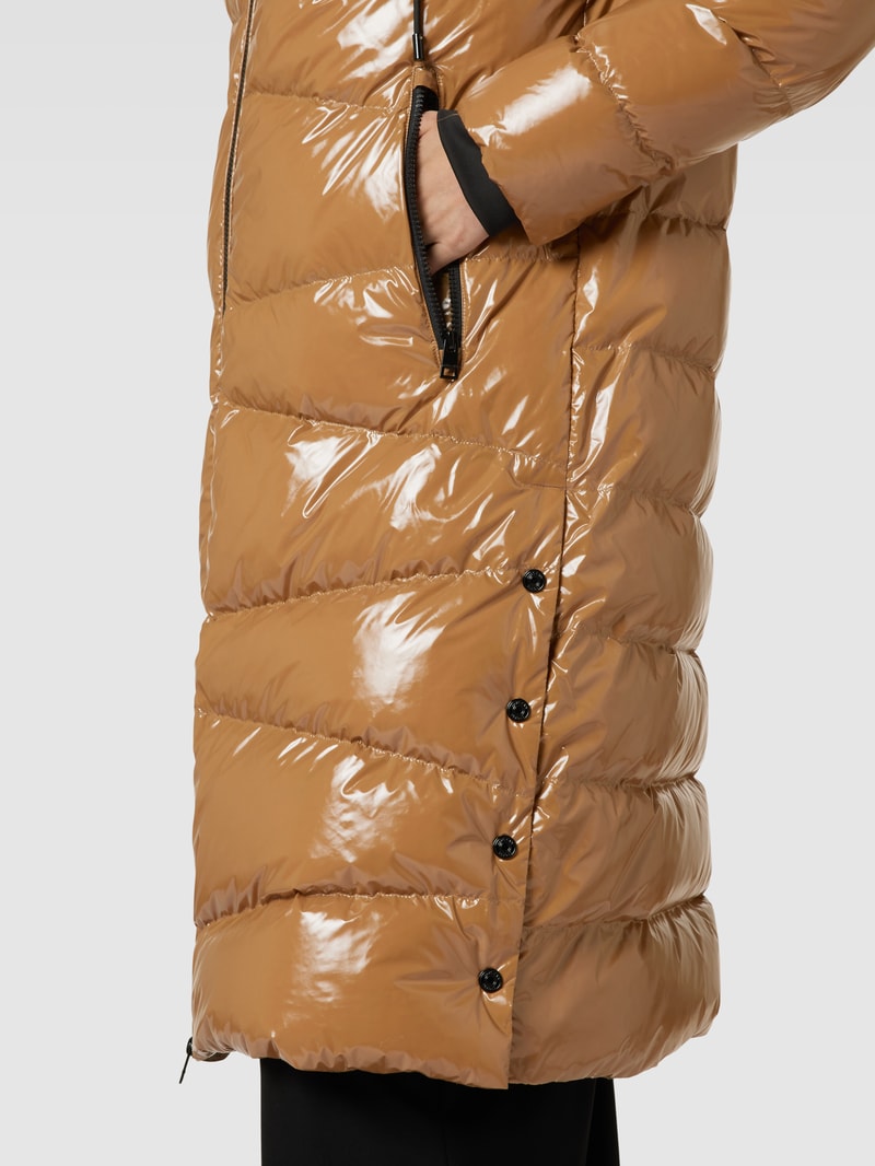 Daunenmantel mit Label-Patch in camel
