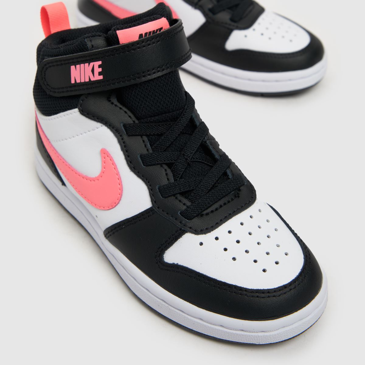 Nike vita och svarta Court Borough Mid 2 flickor juniorsneakers