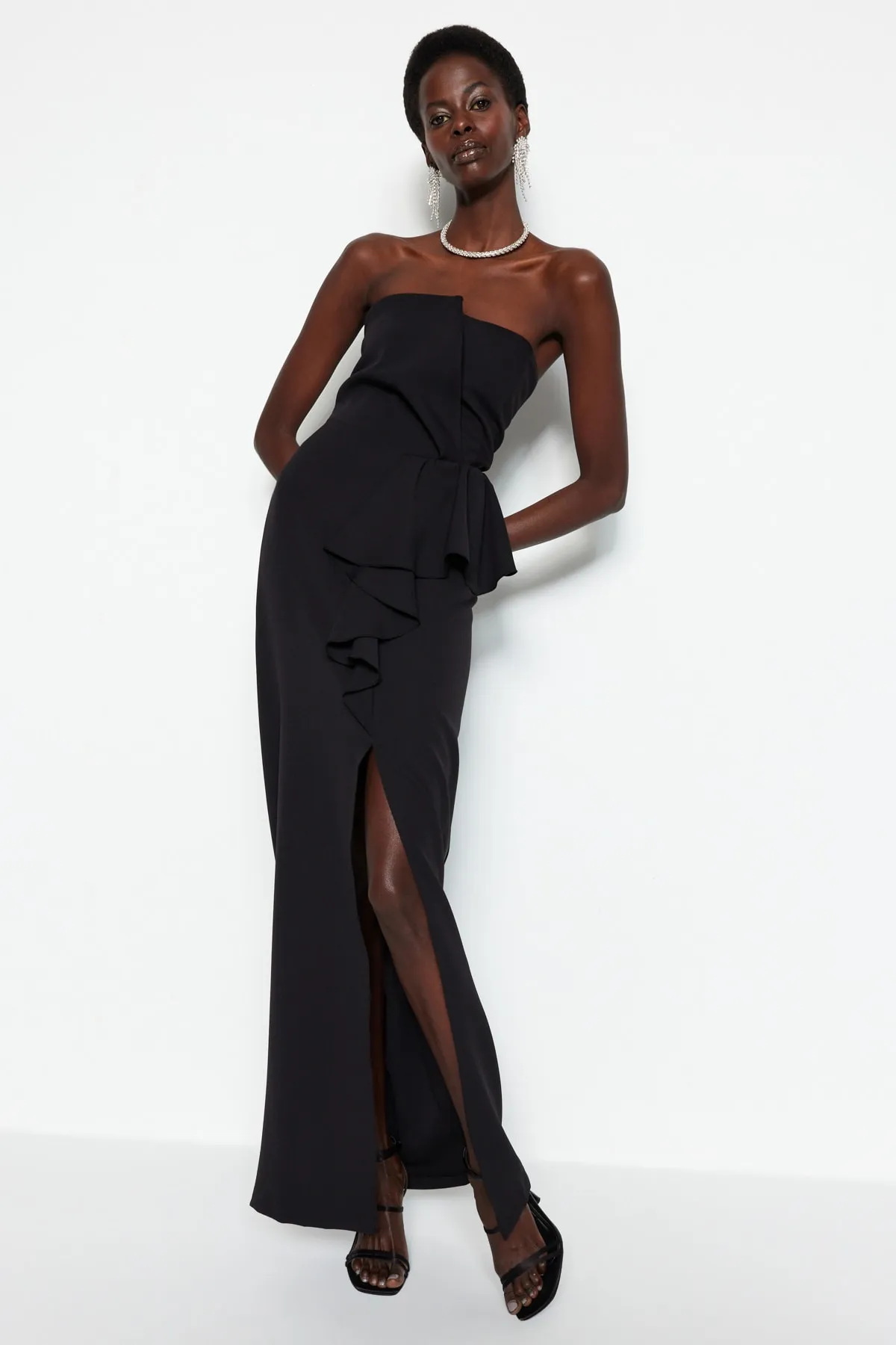 Trendyol Collection  Schwarzes gewebtes langes Abendkleid TPRSS23AE00005
