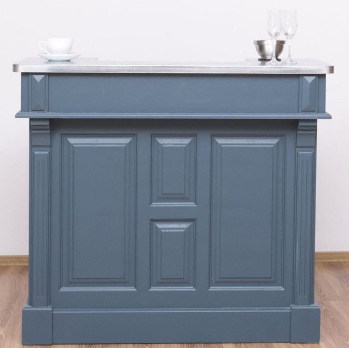 Casa Padrino Barschrank Landhausstil Theke Blau / Silber 120 x 65 x H. 107 cm - Massivholz Thekentisch mit verzinkter Tischplatte - Barmöbel im Landhausstil