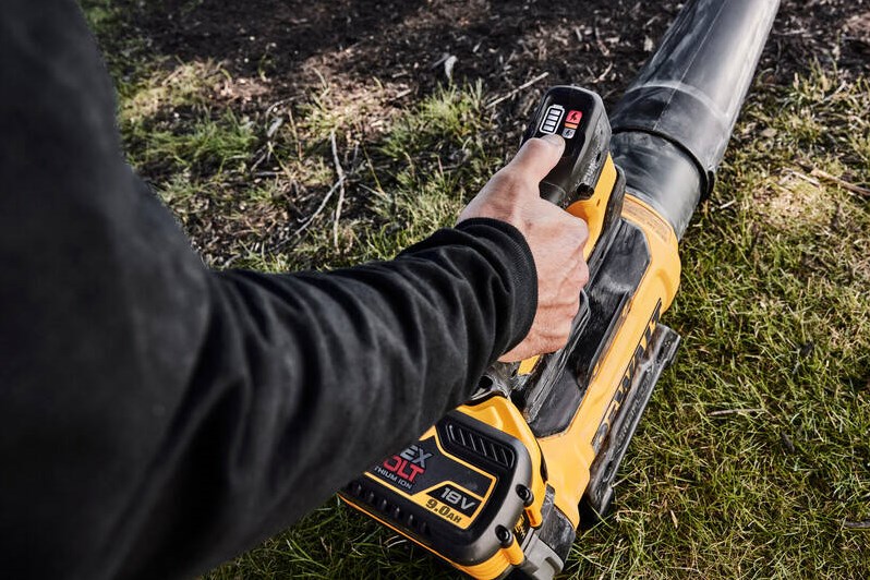 DeWalt DCMBL777X1-QW FLEXVOLT Aksial Akku Løvblæser 54V XR 1x 9,0Ah og Oplader Børsteløs