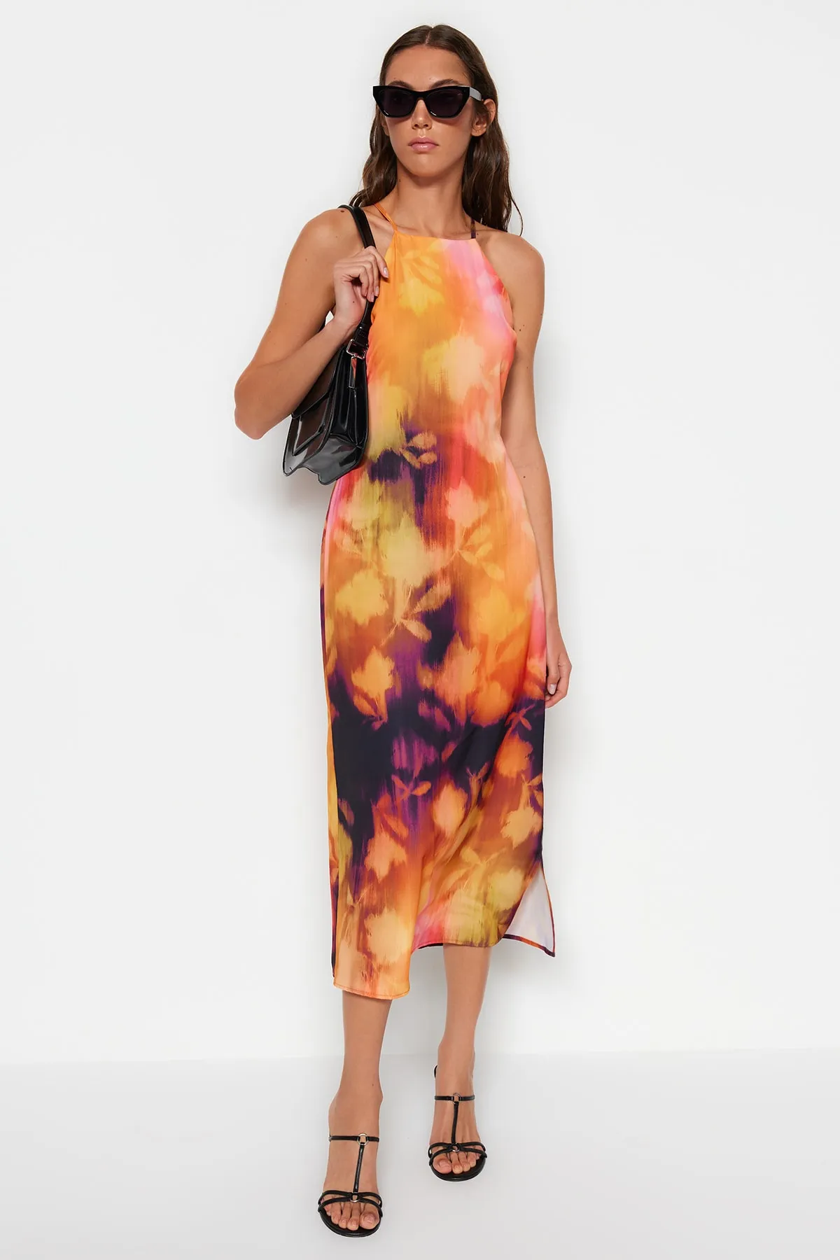 Trendyol Collection  Orangefarbenes Neckholder-Midikleid mit gemustertem Webmuster TWOSS23EL02417