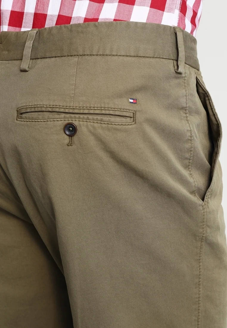 Pantalones chinos a medida de Tommy Hilfiger