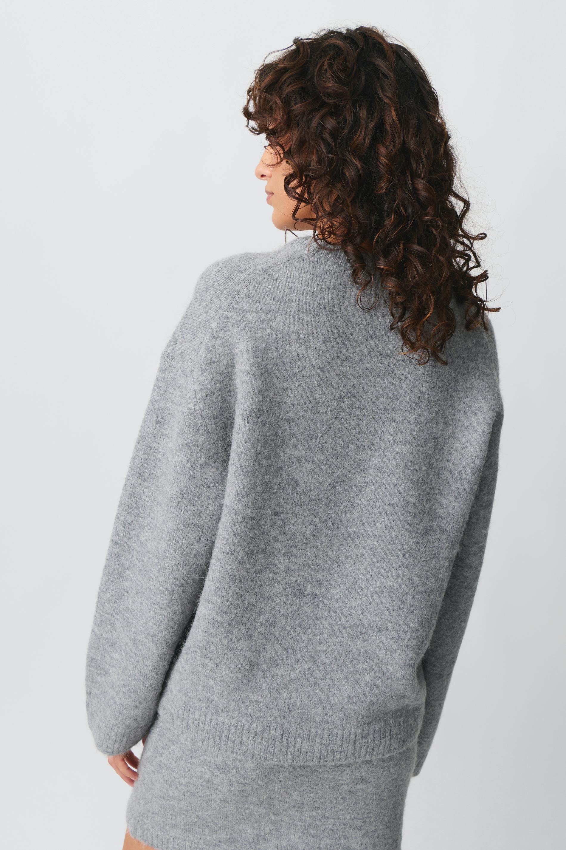Crew neck knitted sweater