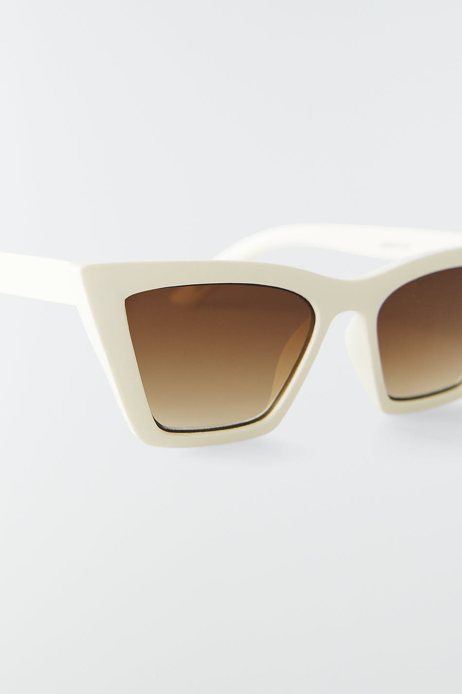 Sharp cateye sunglasses
